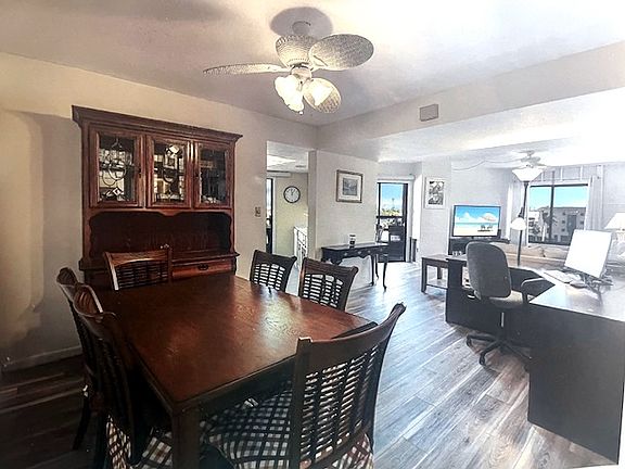 Spacious dining room with desk and chair for your computer facing the ocean view.
