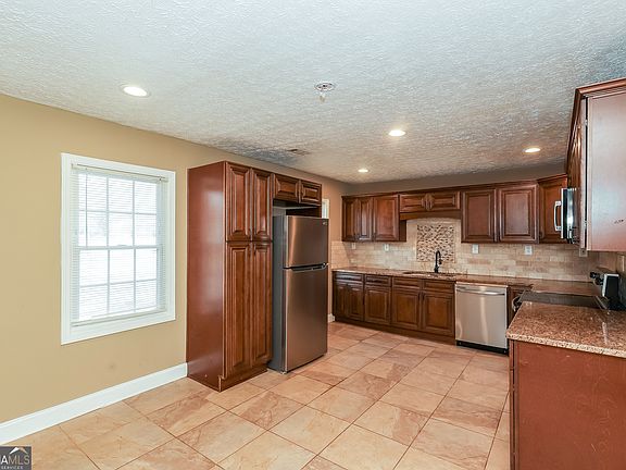 3rd image of 325 Longview Rd