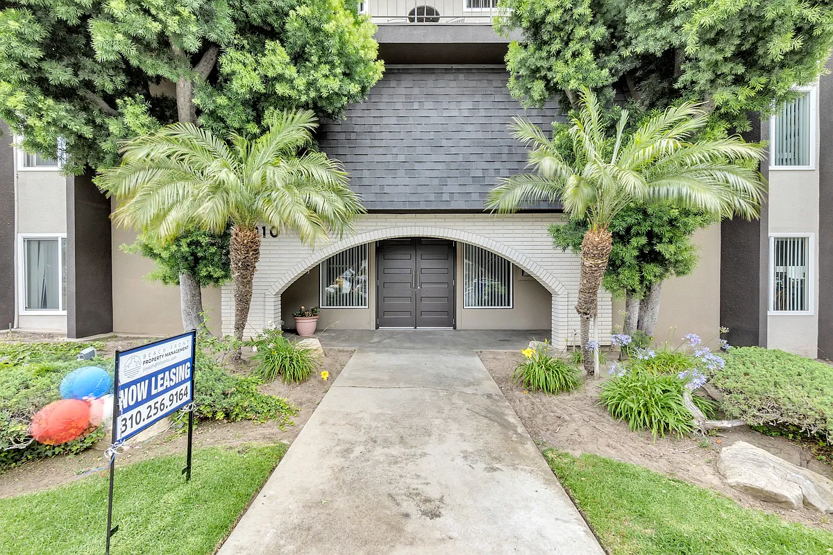 Floor plan 2 Bed 2 Bath - 910 Enterprise