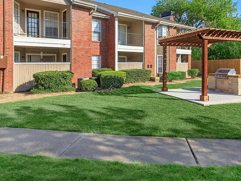 8110 Creekbend Dr — Photo 7