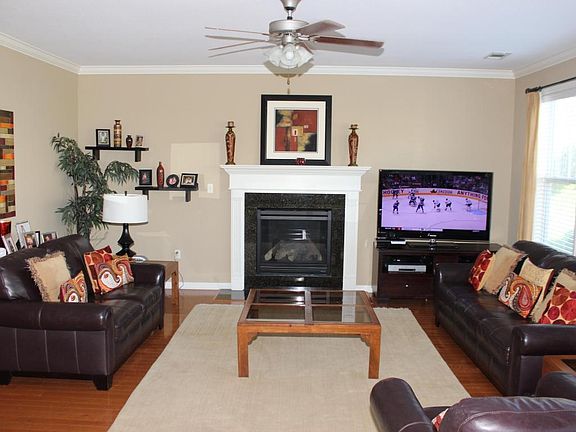 5th image of 704 Huntcliff Ln