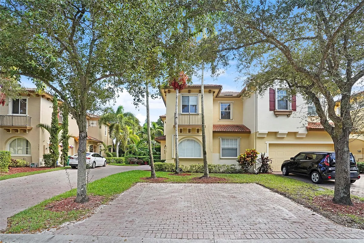 Building Photo - 5715 NW 119th Ter