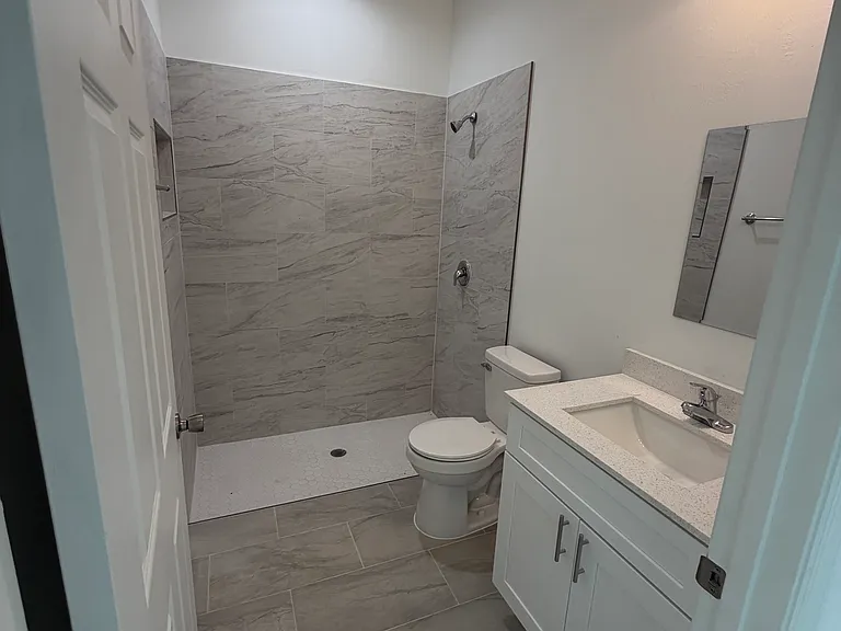 1409 NE 23rd St — Photo 11