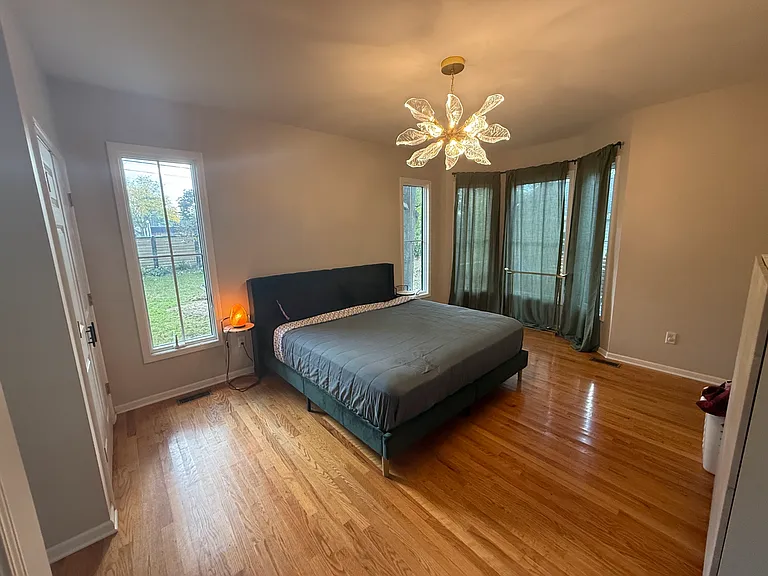 327 N Liberty St — Photo 9