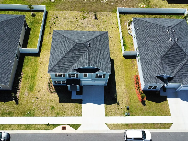 4030 NE 33rd Ave — Photo 3
