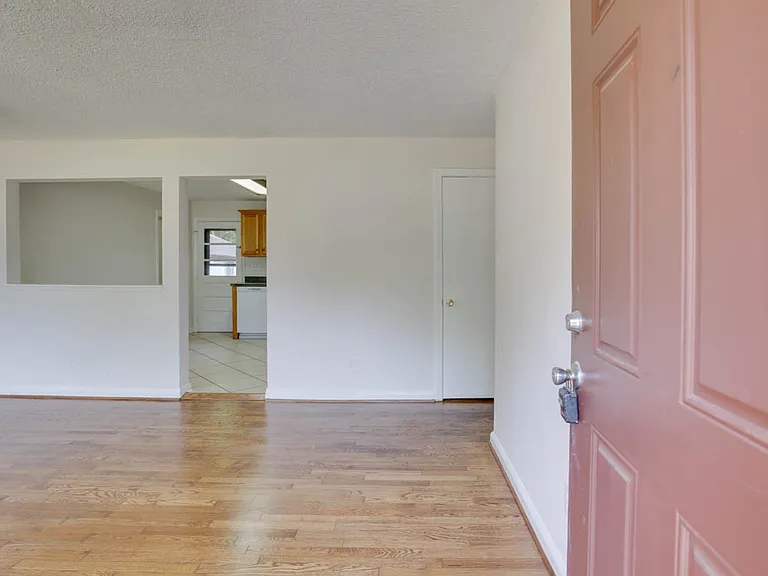 106 Woodhaven Rd — Photo 5