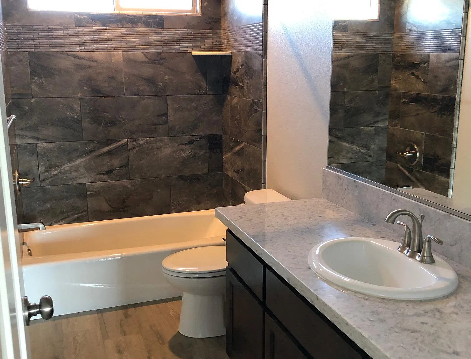 3 bed, 2.5 bath, 1764 sqft, $2,190 — Photo 2