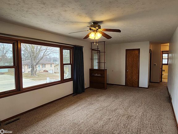 5th image of 609 E 19th St