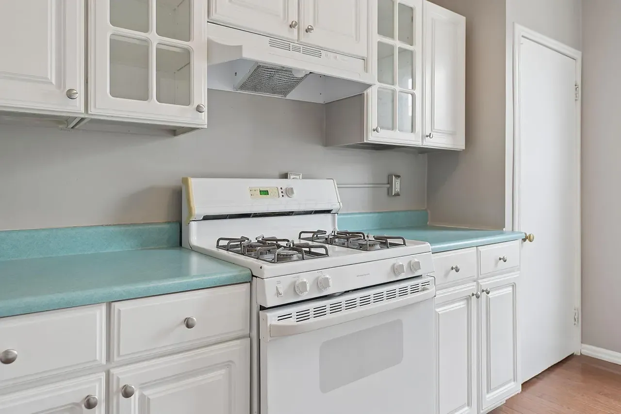 3 bed, 1.5 bath, 1600 sqft, $2,250 — Photo 4