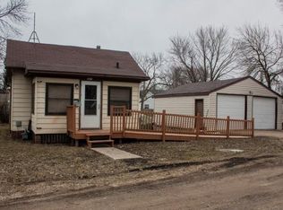 521 4th Ave SW, Hampton, IA 50441