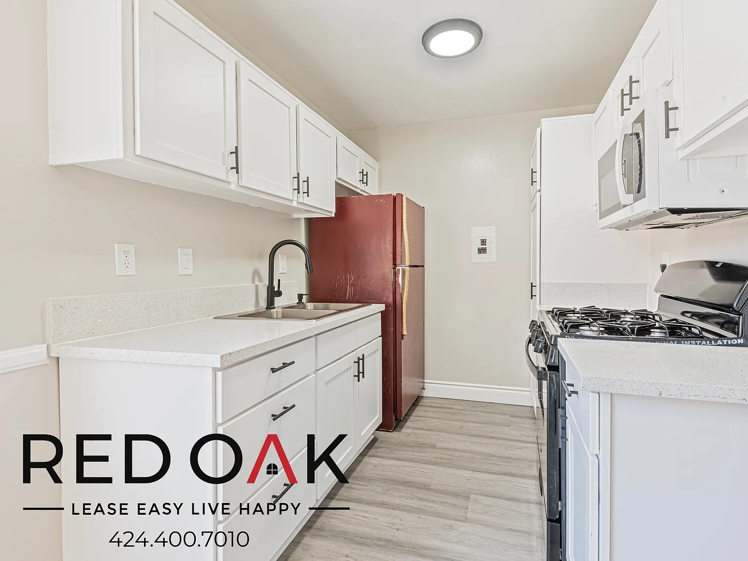 Lovely One Bedroom with Plush Carpet Floors, On-Site Laundry, and Garage Parking Included ~ In Ha... — Photo 3