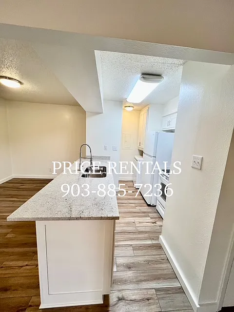 2 bed, 1.5 bath, 825 sqft, $1,075 — Photo 3