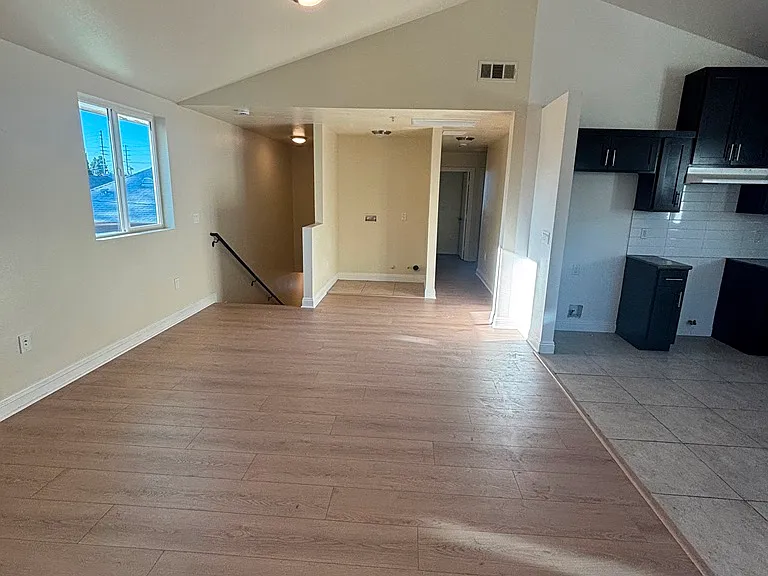 700 W 45th St — Photo 3