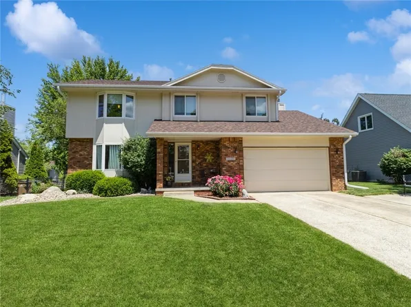 10587 Elmcrest Dr, Clive, IA 50325