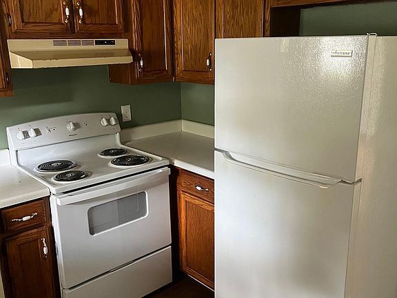 3rd image of 430 Crest Dr SW