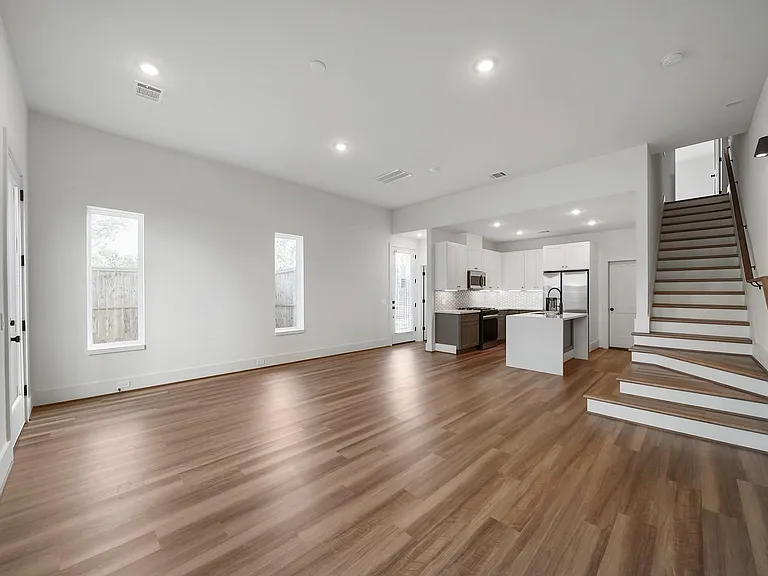 881 Rachel St #C — Photo 7