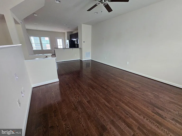 20800 Duxbury Ter — Photo 7