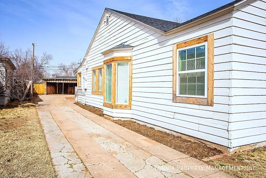 2222 27th St. | 4 Bedroom 2 Bath Near Texas Tech and Park — Photo 4
