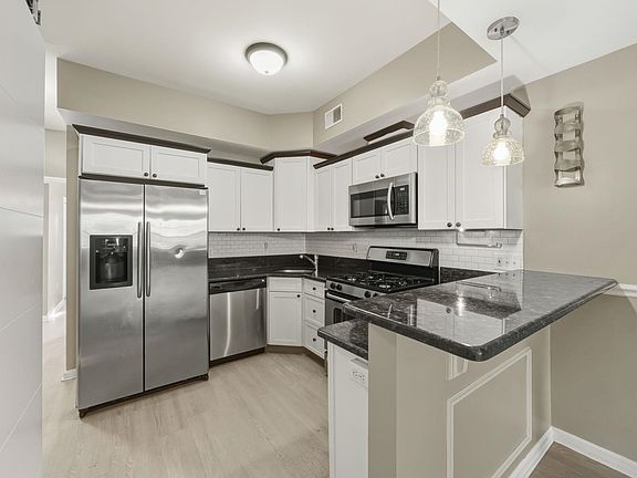 3rd image of 258 Pine St APT 2R