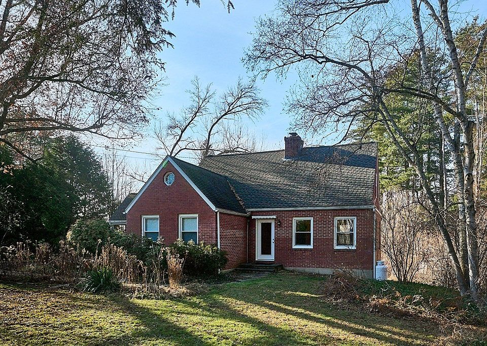 684 E Pleasant St, Amherst, MA 01002 Zillow