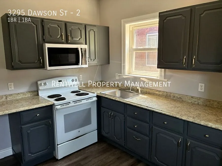Renovated 1-Bedroom Apartment in Oakland — Photo 3
