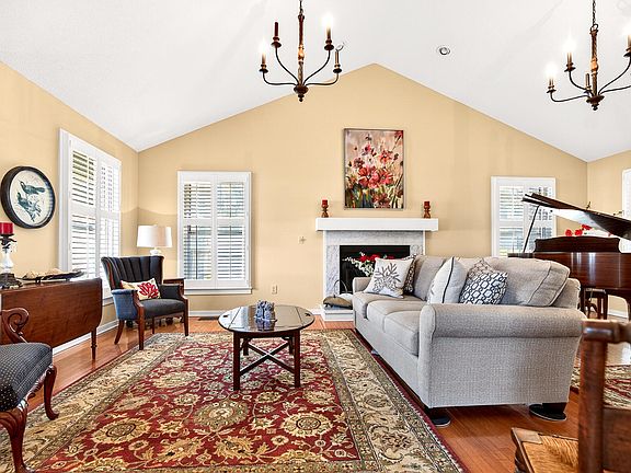 4th image of 104 Glasgow Cir