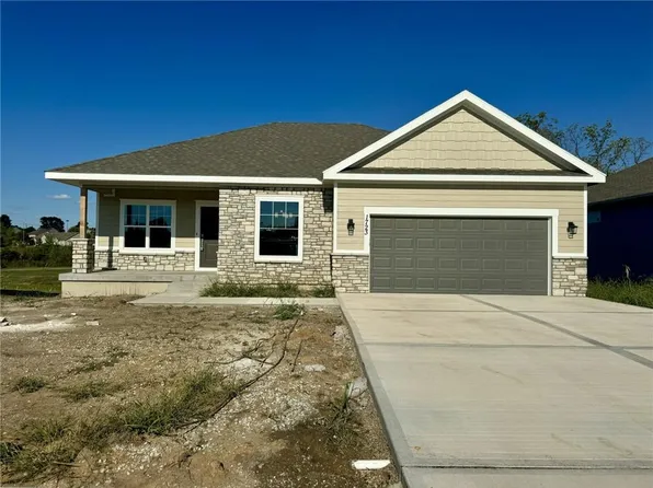 1723 N 157th Ter, Basehor, KS 66007
