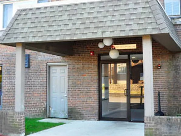 2301 Beau Monde Ln APT 105, Lisle, IL 60532