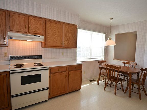 5th image of 356 Applecreek Ct