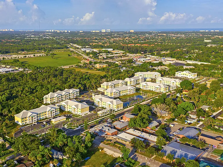 Waterline Bonita Springs — Photo 49