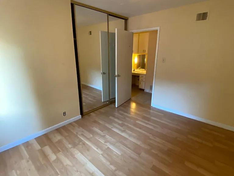2533 Hillegass Ave #101 — Photo 4