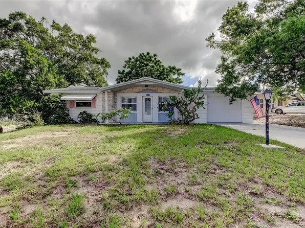 4017 Moog Rd, Holiday, FL 34691
