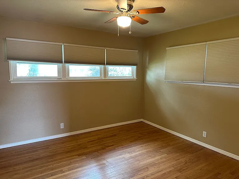 345 N Shattuck Pl — Photo 11