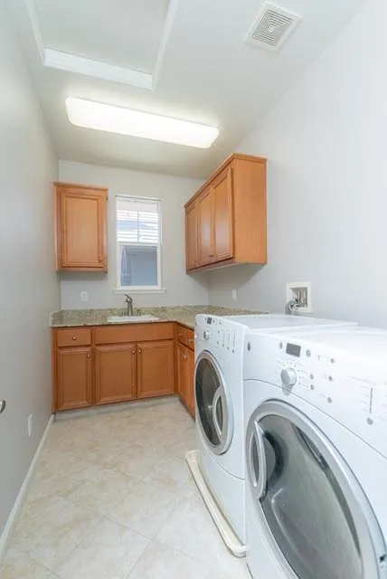 4 bed, 2.5 bath, 2501 sqft, $3,250 — Photo 4
