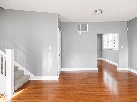 3rd image of 1124 Evison St