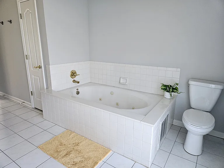 2216 Burns Ct — Photo 17