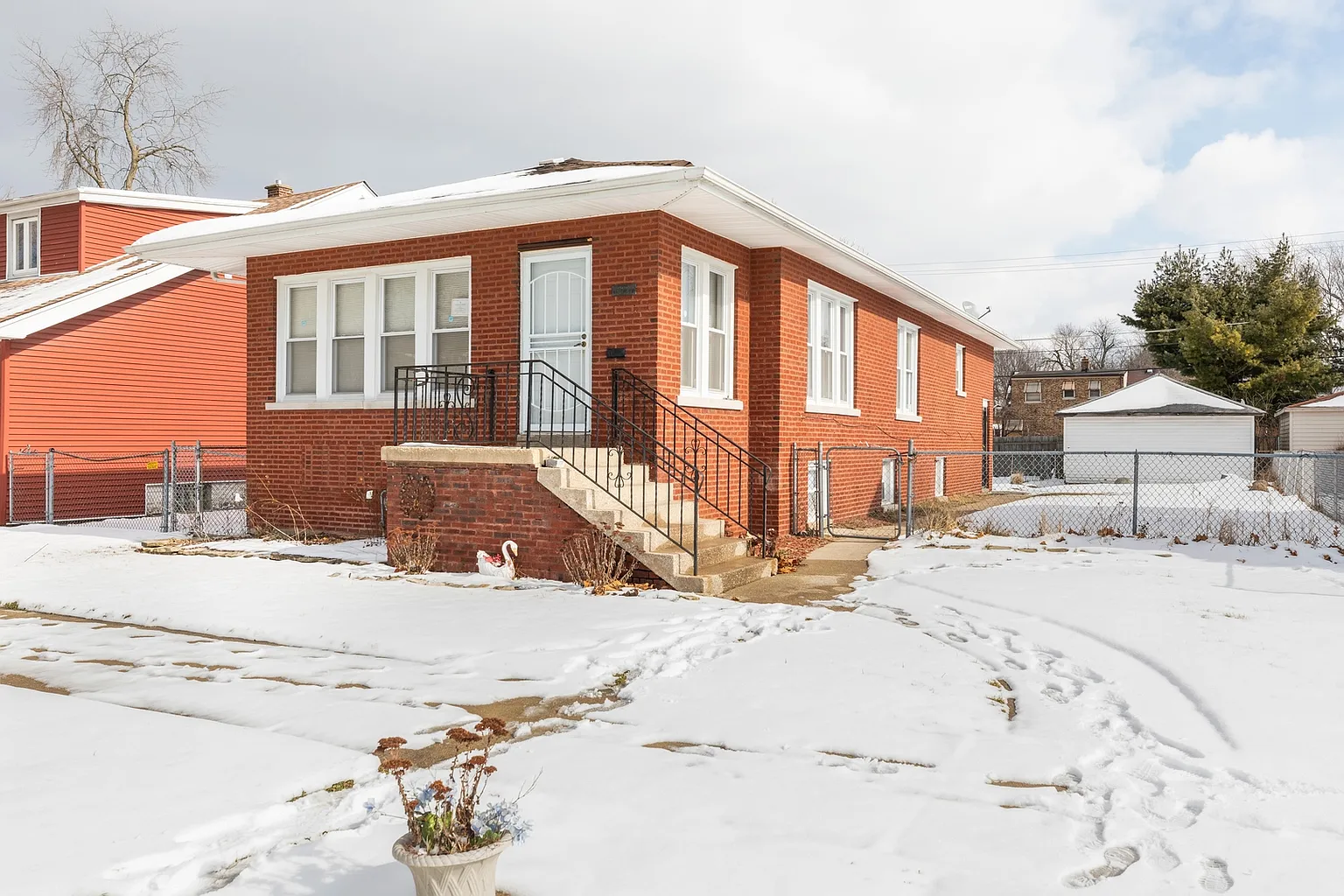 15237 Marshfield Ave photo 1