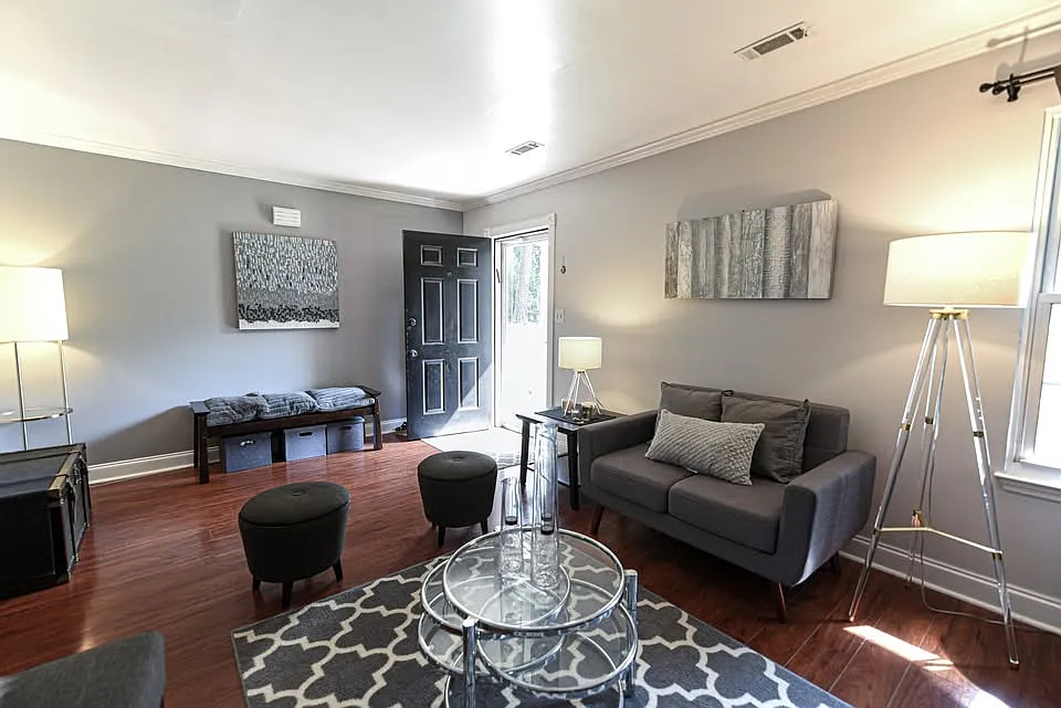 Bright and spacious living area with natural light and open layout - 5218 Afton Way SE
