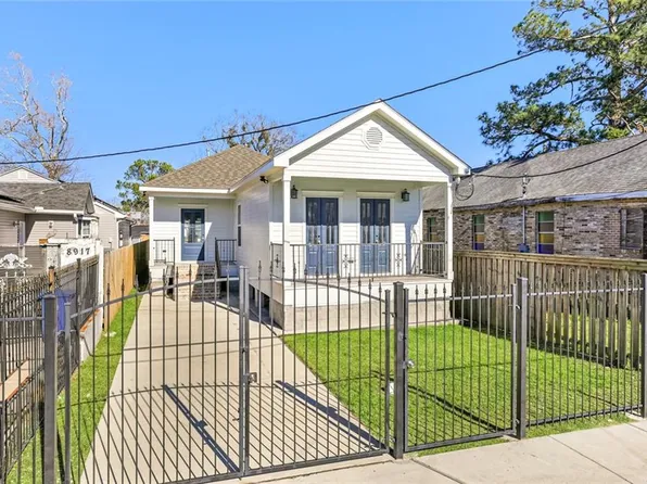 8911 Apple St, New Orleans, LA 70118