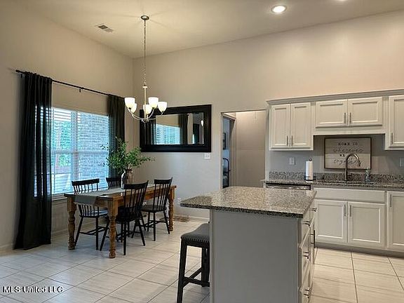 4th image of 1605 Miskelly Dr