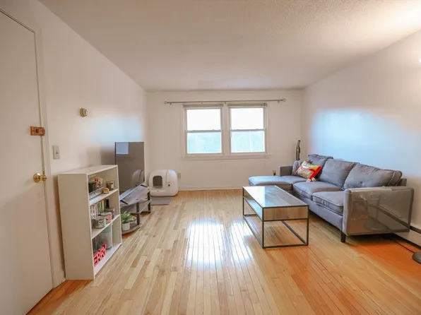 138 Tyngsboro Rd APT 11, North Chelmsford, MA 01863