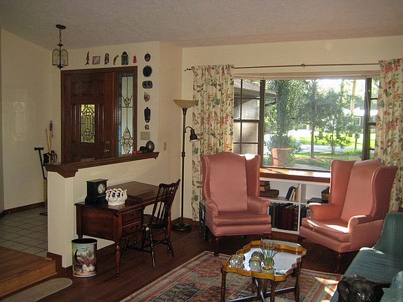Living room
						:
						Living room just off entrance has hardwood floor and bay window