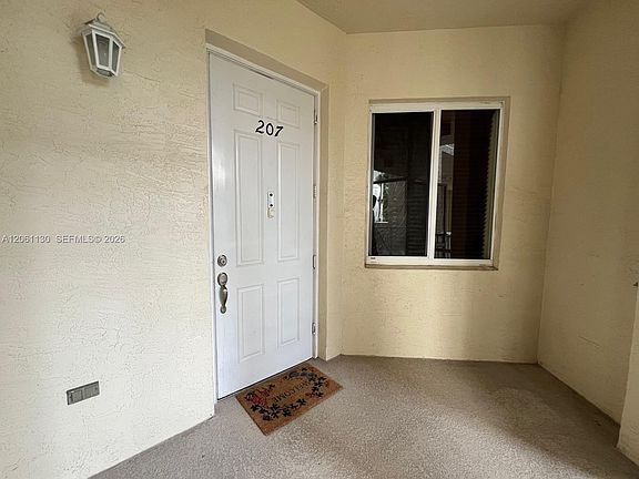 4th image of 3500 Oaks Clubhouse Dr APT 207