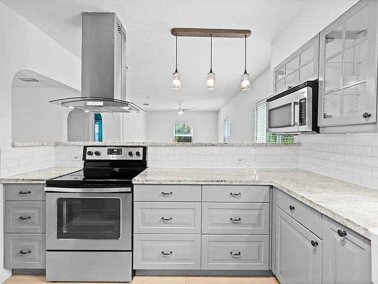 305 NE 14th Ave — Photo 12