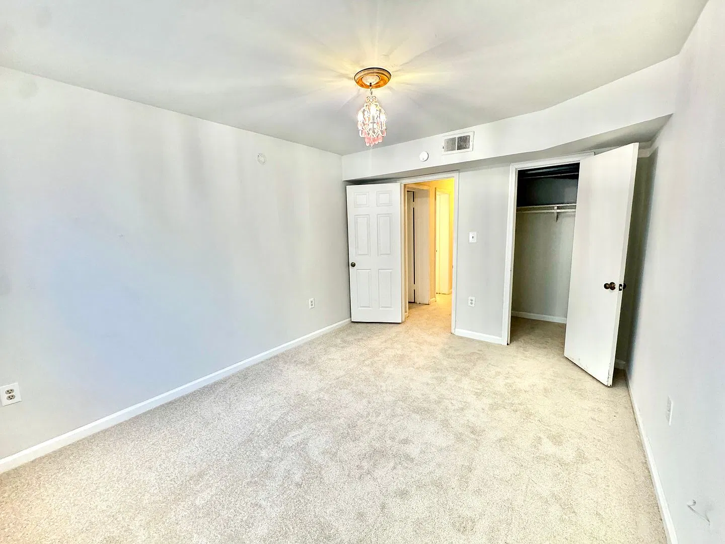 Beautiful Condo In Foxcroft Colony -Fairfax — Photo 4