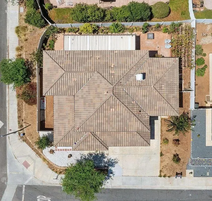 4 bed, 3.0 bath, 2740 sqft, $6,200 — Photo 3