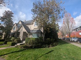 1701 Chesterfield Ave, North Vancouver, BC V7M2N9