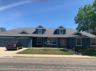 447 River Park Dr, Redding, CA