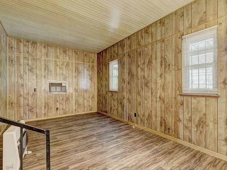 1713 N Page Ave — Photo 23