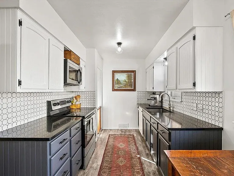 3924 E 24th Ave — Photo 5